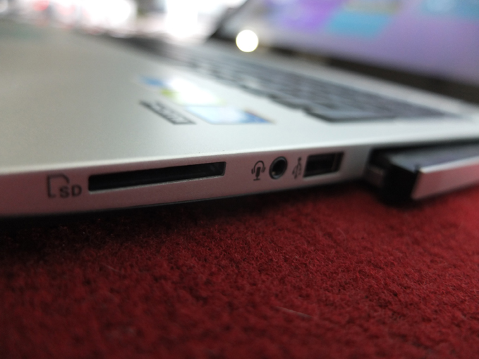 ASUS VivoBook S551 Review Disk Drive