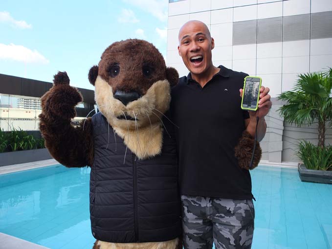 Rovilson Fernandez with OtterBox mascot