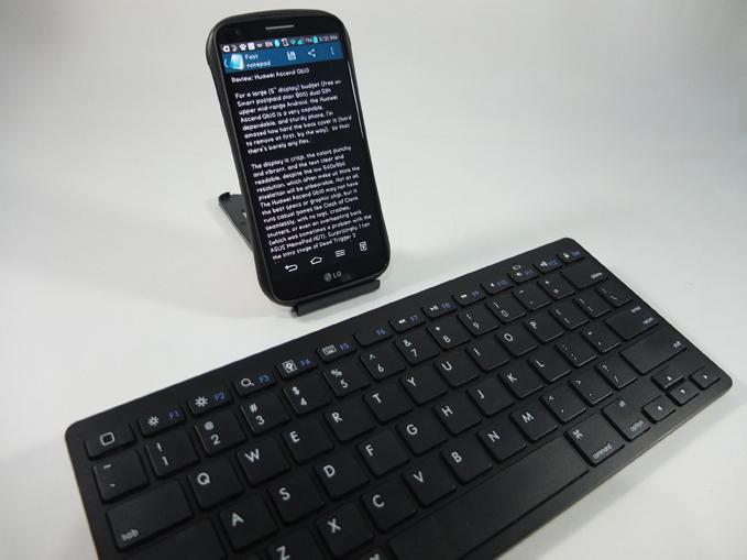 Minimalist Bluetooth Keyboard Review 02