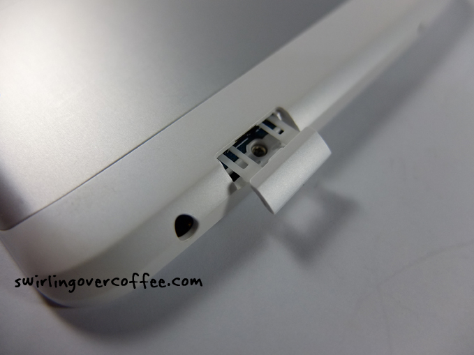 LG G Pad 8.3 Review MicroSD Tray