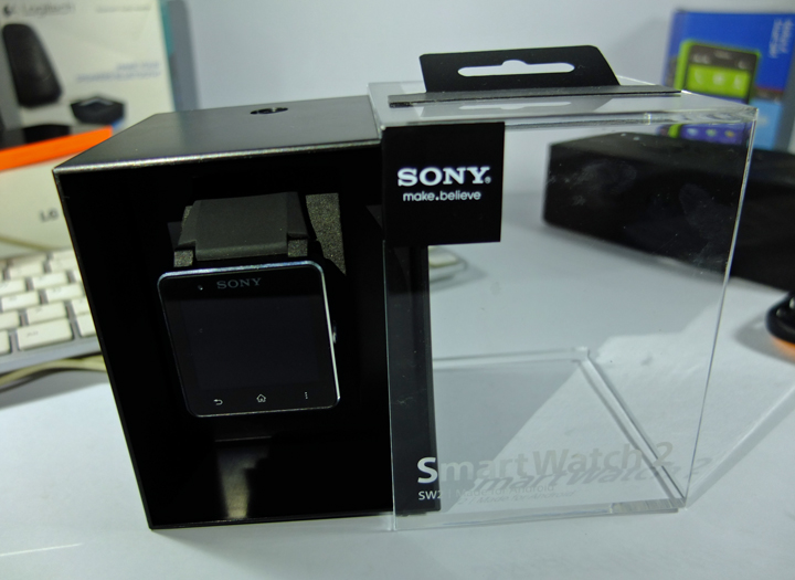 Sony-SmartWatch-2-Unboxing-01