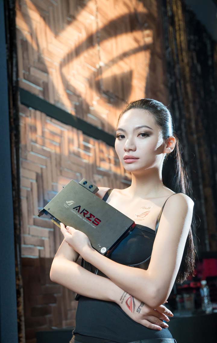 The model showcase the world's fastest graphics card, Ares III