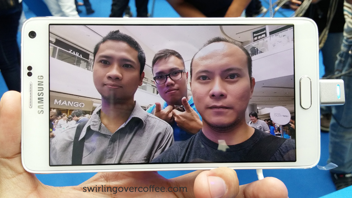 Samsung Galaxy Note 4 Group Selfie Beauty Shot