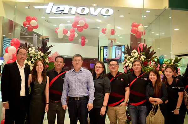  Lenovo and Open Communications executives jointly attended the recent opening of the 19th Lenovo Mobile Exclusive Store in Bacolod. 