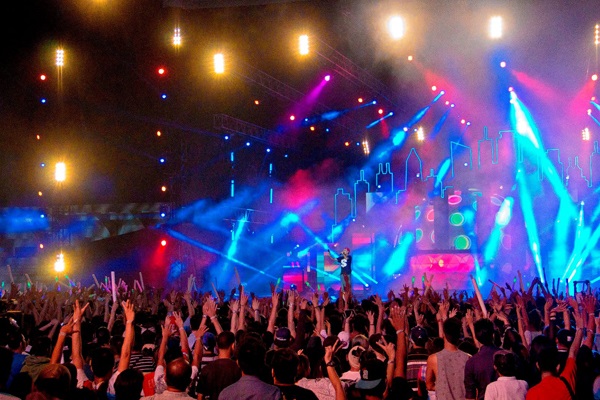 DJ Cash Money performing at MTV Music Evolution 2015 on 17 May (Credit - MTV Asia & Carla Barretto)