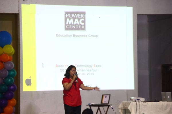Curriculum Development Supervisor Shiela Marie Pelayo discussed topics on iBooks Author and Power Mac Center’s Education Business Solutions during the 2nd Bicol Youth Technology Expo at the Pili Capitol Convention Center.