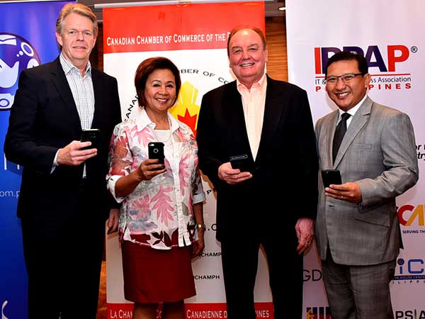 (L-R) Globe Senior Advisor for Enterprise and IT-Enabled Services Group Mike Frausing, Canadian Chamber of Commerce Executive Director Cora de la Cruz, Canadian Chamber of Commerce President Julian Payne, and IT and Business Process Association of the Philippines Chairman of the Board of Trustees Danilo Reyes hold up their mobile phones to recognize Globe Telecom as connectivity provider of the event.