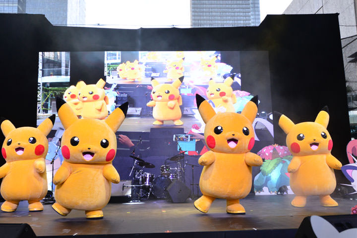 Guests had fun with Pikachu – from dance numbers to parades around the venue. Globe also held meet & greet sessions with Pikachu .