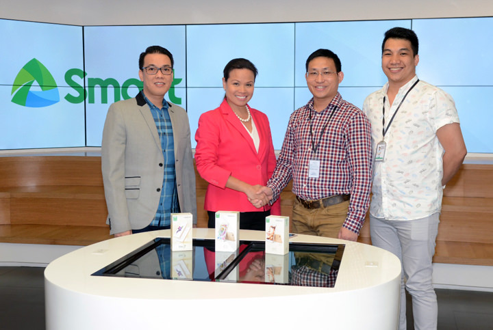 Smart Head for Marketing Operations Joel Lumanlan; Smart Wireless Consumer Operations Head Kat Luna-Abelarde; Oppo Chief Operating Office Ananda Pan; and Oppo National Sales Manager Mark del Mundo.