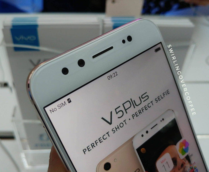 Vivo V5 Plus has dual front cameras whose bokeh in selfies is addictive and distinctive