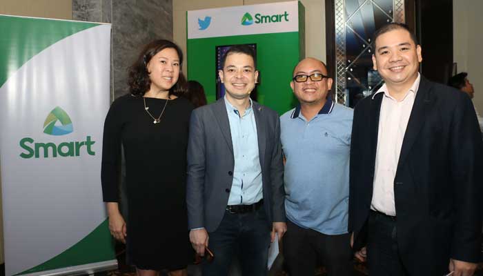 Twitter's head of sales for Southeast Asia Tina Pang and head of business development for Southeast Asia and Australia Dwi Adriansah pose for photos with Smart Communications’ senior manager for digital platforms and product development Paul Pajo and vice president for digital products and partnerships Harvey Libarnes during the launch of Twitter Lite in the country in partnership with Philippine telecommunication providers.