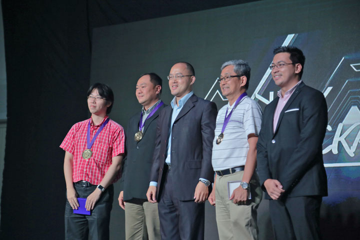 Left to Right - Mr. Solon Chen, GDAP Head of Membership, Mr. Dominikus Susanto, Qualcomm Marketing Lead for SEA Region, Mr George Su, ASUS Philippines Country Manager, and USEC Monchito Ibrahim, Undersecretary of Management and Operations of DICT, the hackathon judges with Mr. Mike Santos, ASUS Philippines Product Marketer for Smartphones. Missing in this photo, Mr. Carlo Ople, PLDT Enterprise and International Carrier Business Vice President for Digital Marketing Strategy.