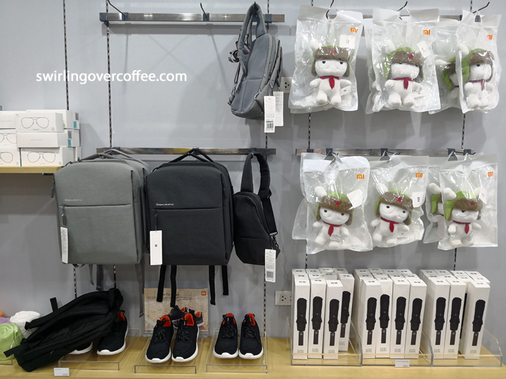 Mi Minimalist Backpack (Php 1,399), Mi City Sling Bag (Php 599), Mi Bunny MITU Plush Toy (Php 355), Mi Automatic Folding Umbrella (Php 895), Mi Lightweight Running Shoes (Php 995).