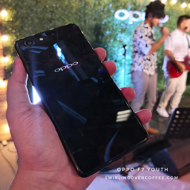 OPPO F7 Youth pre-order buyers (starting May 28) get a free Olike Magic Music Lamp Bluetooth speaker