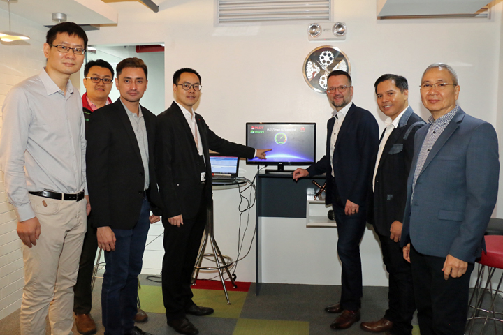 (L-R) Ivan Hu from Huawei, Clint Cation from PLDT-Smart, Daniel Peng from Huawei, Joachim Horn from PLDT-Smart, Czar Lopez, PLDT-Smart, and Mon Isberto, PLDT-Smart.