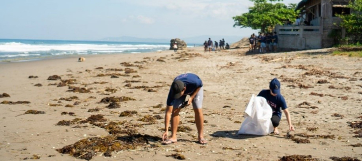 Leave nothing but your footprint: Reef makes a pledge for cleaner beaches