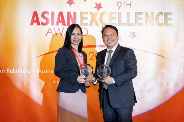 Ms. Nancy Estrada, head of BDO Hong Kong branch, receives the award from Mr. Aldrin Monsod, the founder, managing director and publisher of Corporate Governance Asia.