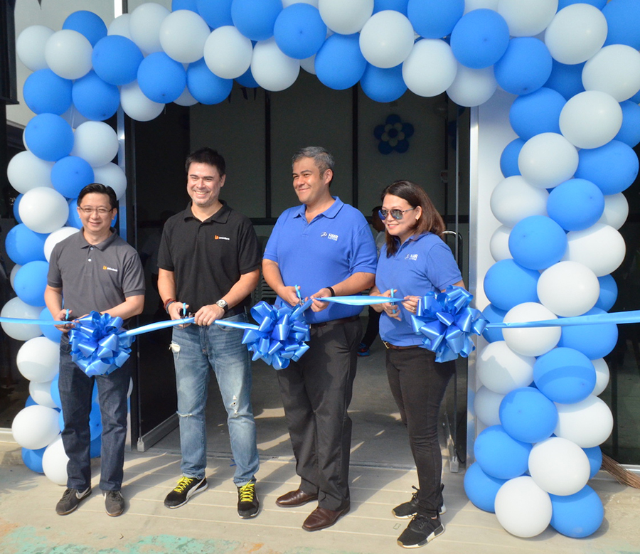 HMR Auto Auction opened the largest purpose-built auto auction facility in the country and partnered with Unionbank as they celebrate their 3rd year anniversary. At the ribbon-cutting ceremony were (from left) Unionbank representatives VJ Vergara and Pico Sarmiento, HMR Auctions CEO Sam Powell and HMR Auto Auction Branch Manager Jaye Carreon.