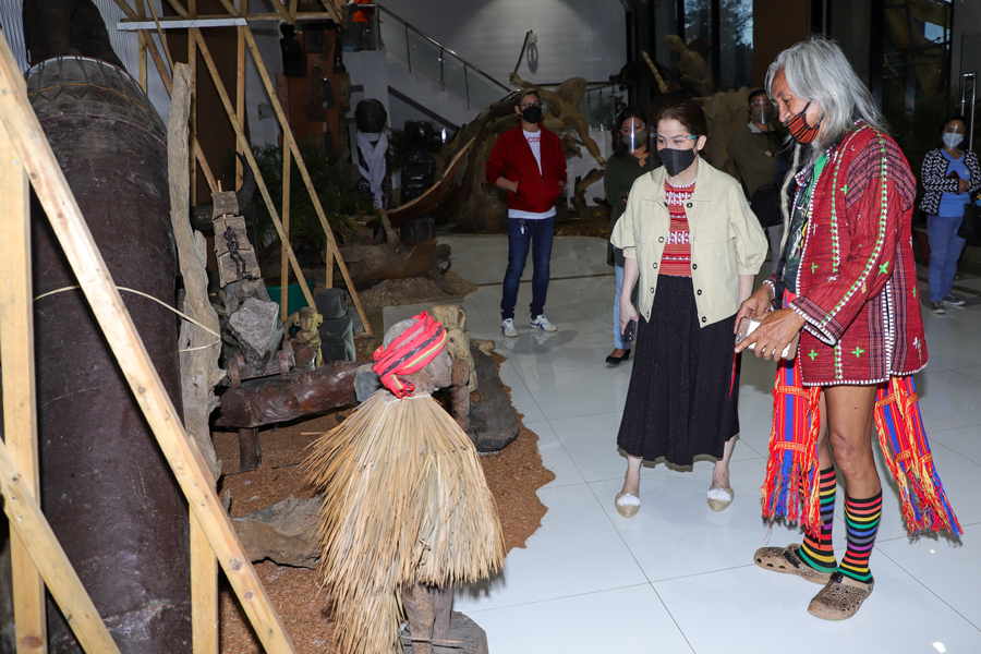 DOT chief visits Baguio City, touts cultural tourism  with creative crawls