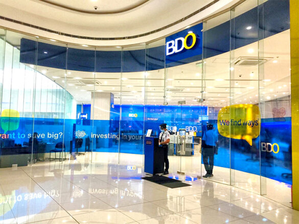 Since December 5, 2020, BDO Unibank Inc. has re-opened its mall-based branches for Saturday banking until 4pm. This is aligned with BDO's move to open all its branches nationwide to aid in the country's economic recovery. Photos show the BDO branch inside SM Mall of Asia A.