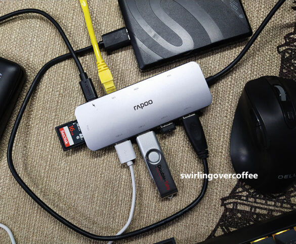 Rapoo XD200C Type C Multifunction Adapter with various peripherals connected.