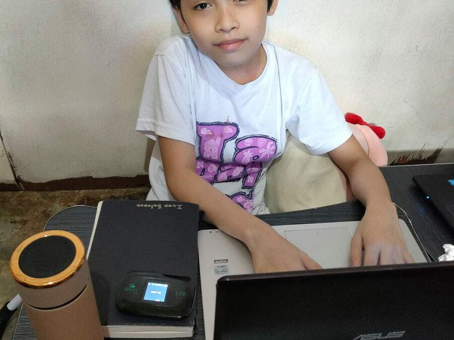 Marikina Grade 6 student thrives, leaning on Smart Bro LTE Pocket WiFi