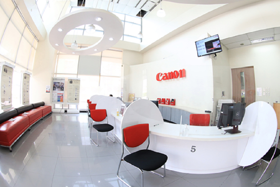 Canon Philippines earns Gold Bagwis Award for 10 consecutive years, recognized for its exceptional after-sales service