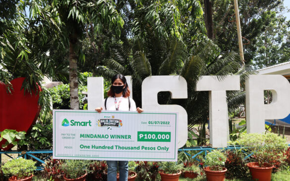 Working student in Misamis Occidental wins ₱100k in Smart Balik Tuition Promo 2