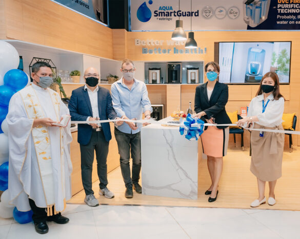 Aqua SmartGuard Philippines CEO and President Yoni Saar and COO and Country Manager Windy Goffe-Gomez grace ASG’s flagship store opening in Mall of Asia, Pasay City
