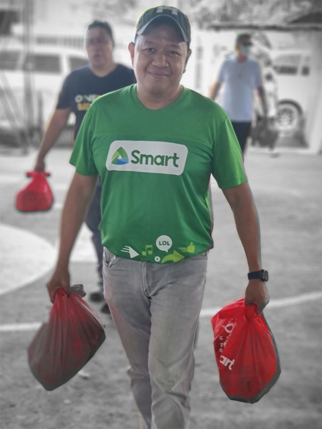 PLDT, Smart deliver first batch of relief to CamSur post-Paeng