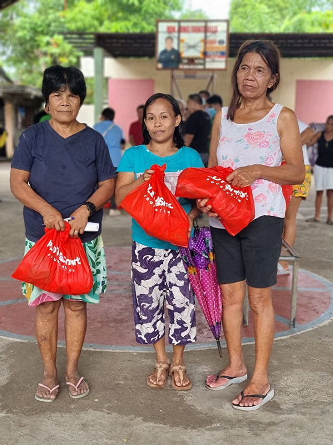 PLDT, Smart deliver first batch of relief to CamSur post-Paeng
