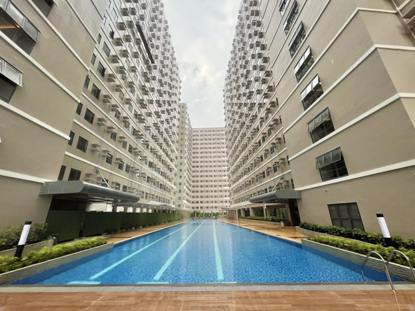 A luxurious, Olympic-sized pool awaits at Green 2 Residences, where residents could either power up with an energizing swim, or enjoy a lazy dip in the water on days when they need to unwind.