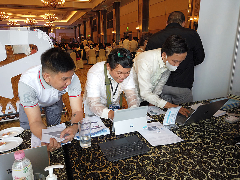FAPSA delegates try Microsoft Surface i3 and Microsoft Surface Laptop 5