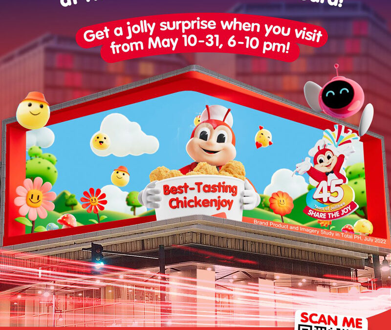 It’s raining Chickenjoy when you visit the fun, animated Jollibee 3D billboard in BGC!